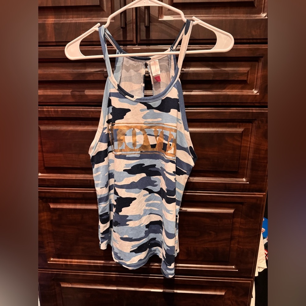 No Boundaries Blue and White Camouflage Top juniors LARGE